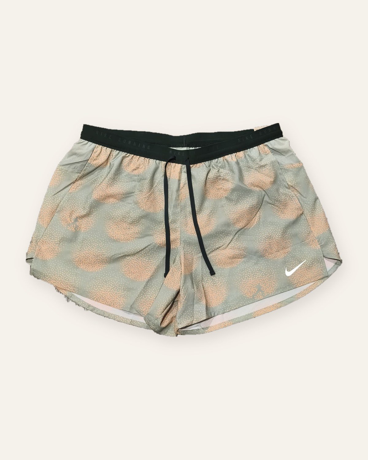 Nike Stride 5-inch running shorts Jade Horizon print – front view