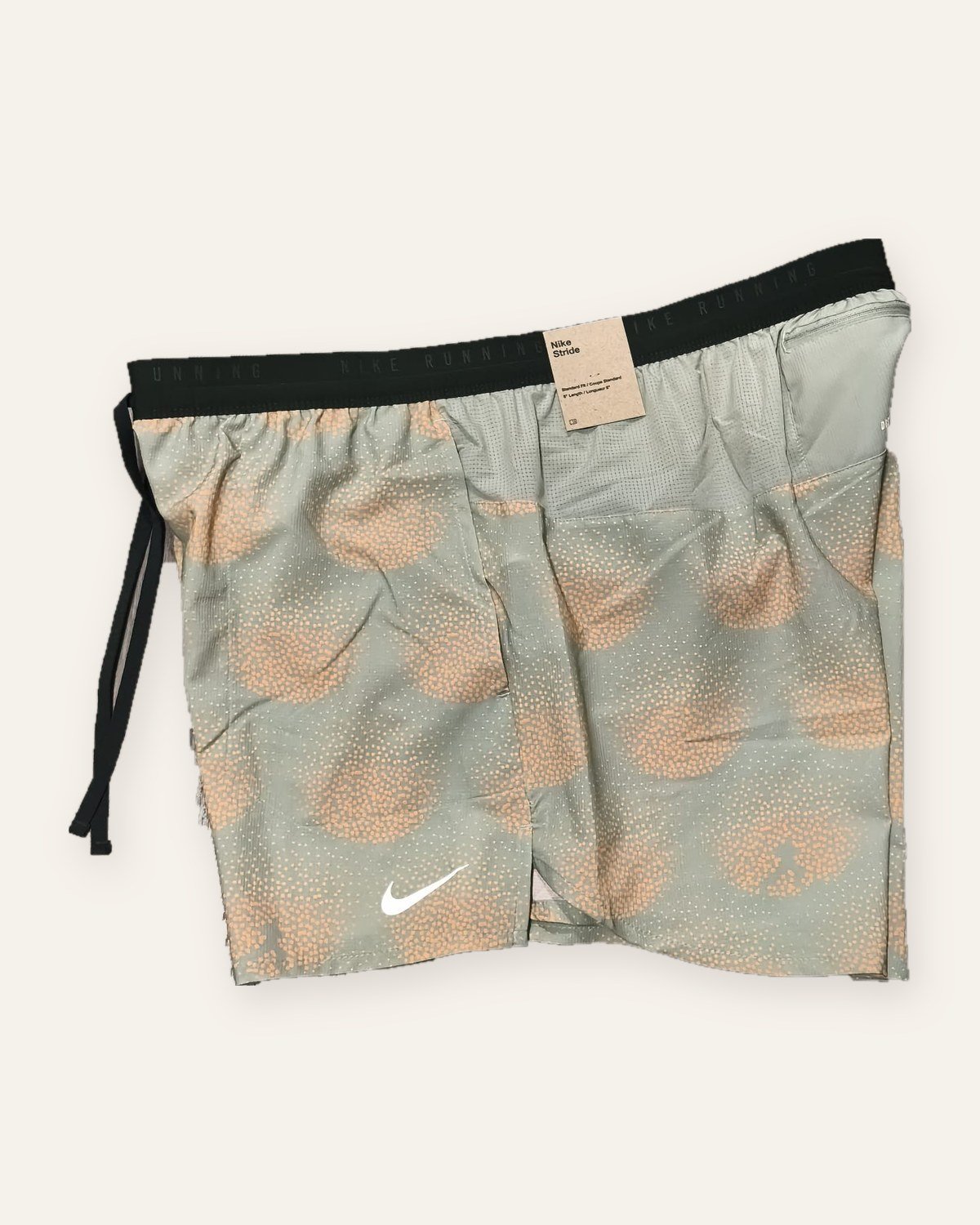 Nike Stride running shorts Jade Horizon print – side view