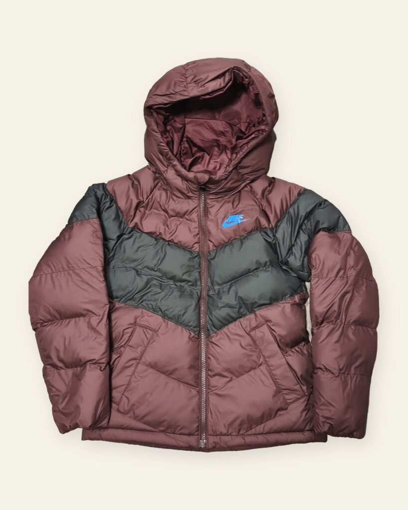 Nike Sportswear Older Kids' Synthetic-Fill Hooded Jacket, Burgundy/Black – front view