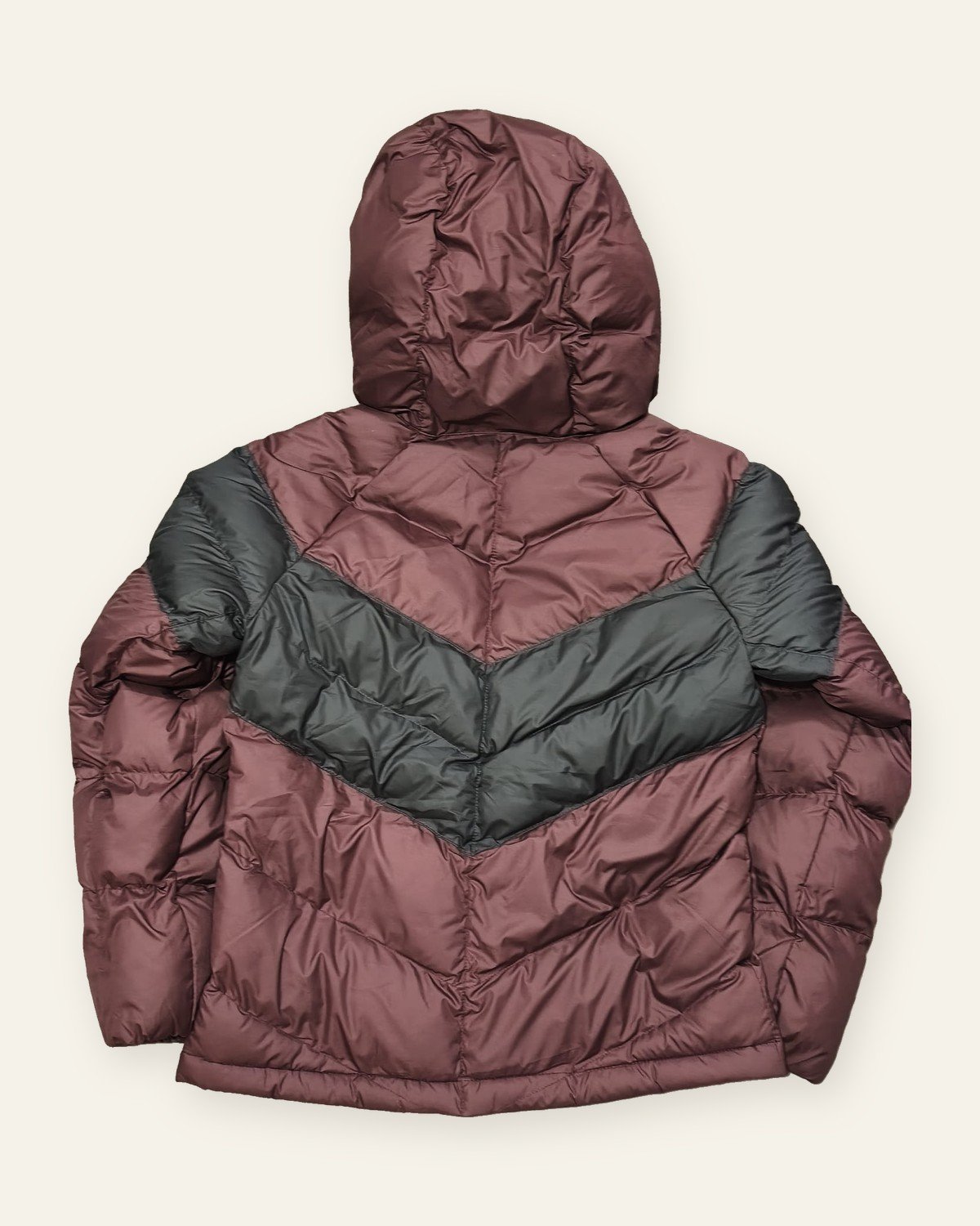 Nike Sportswear Older Kids' Synthetic-Fill Hooded Jacket, Burgundy/Black – back view