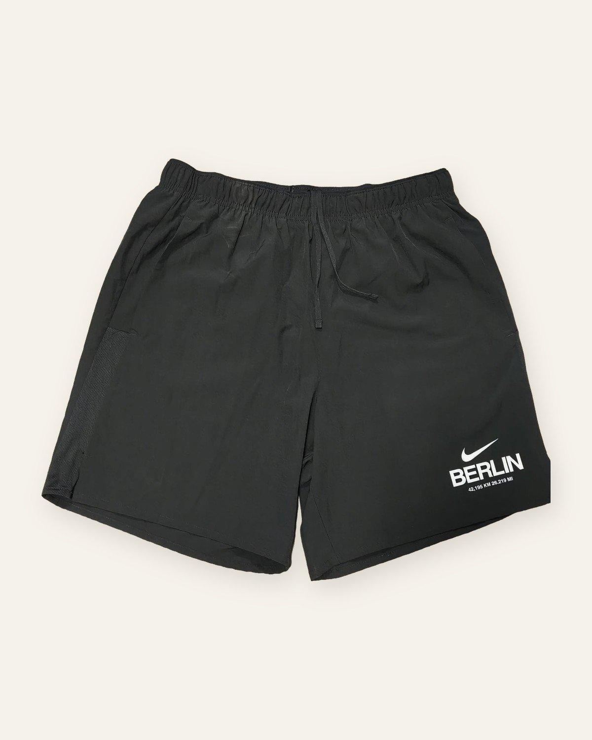 Nike Challenger "Berlin" 7-inch Running Shorts, Black – front view