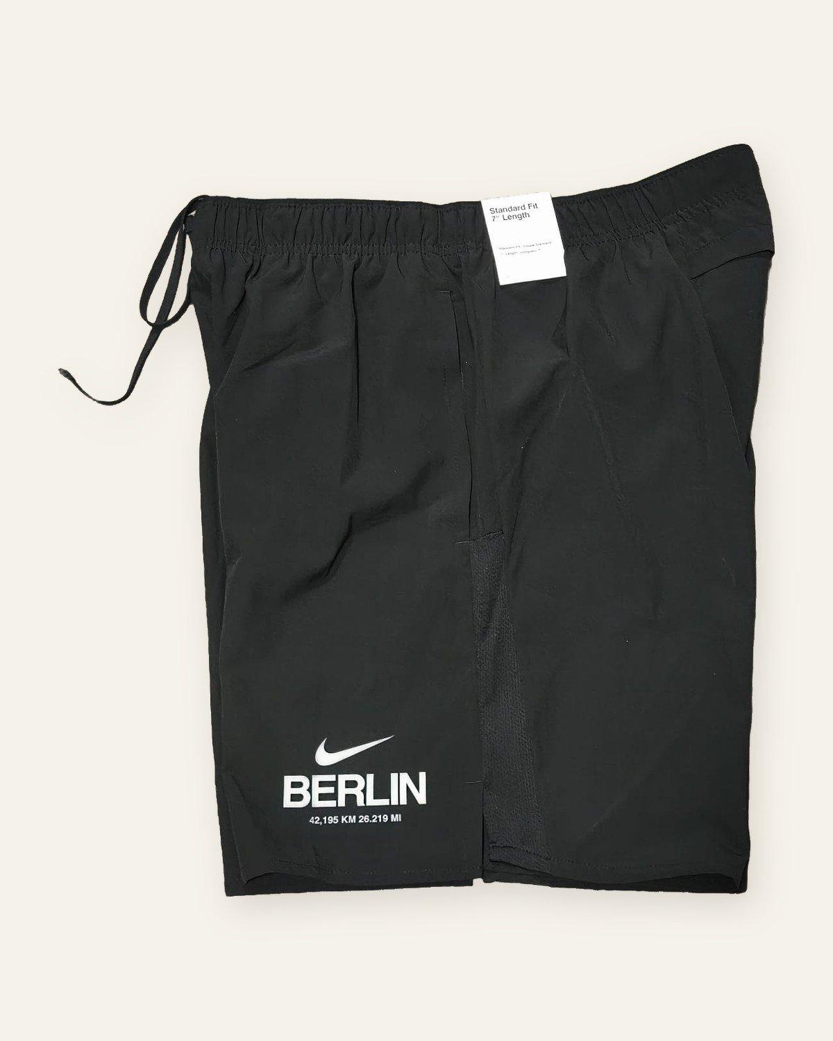Nike Challenger "Berlin" 7-inch Running Shorts, Black – side view